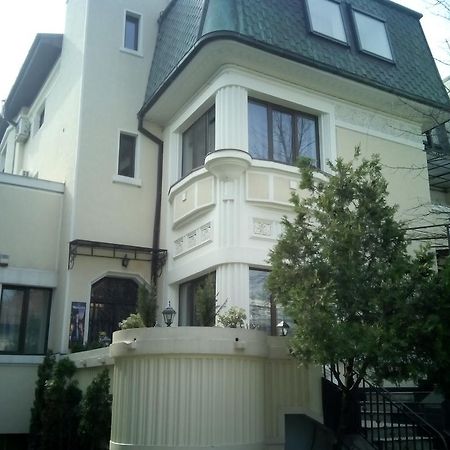 Vila Cornelia Букурещ Екстериор снимка