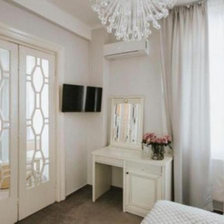 Vila Cornelia Букурещ Екстериор снимка