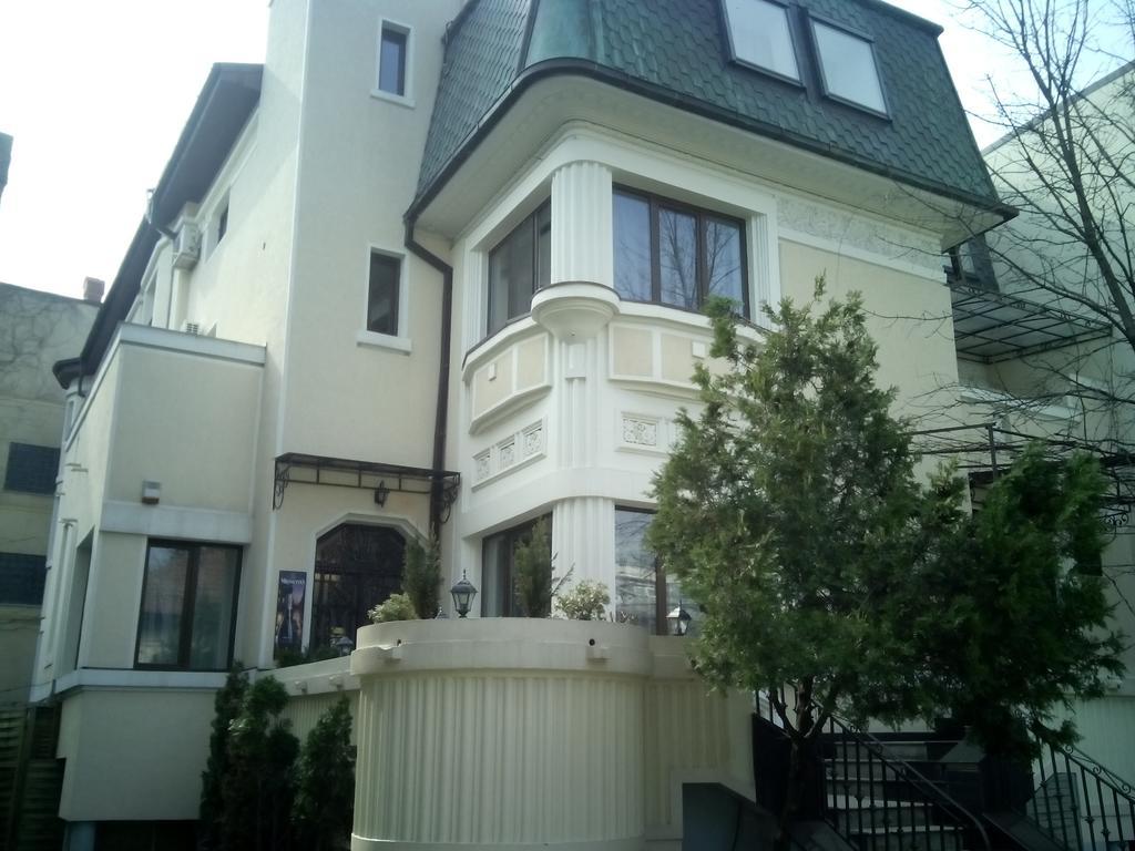 Vila Cornelia Букурещ Екстериор снимка