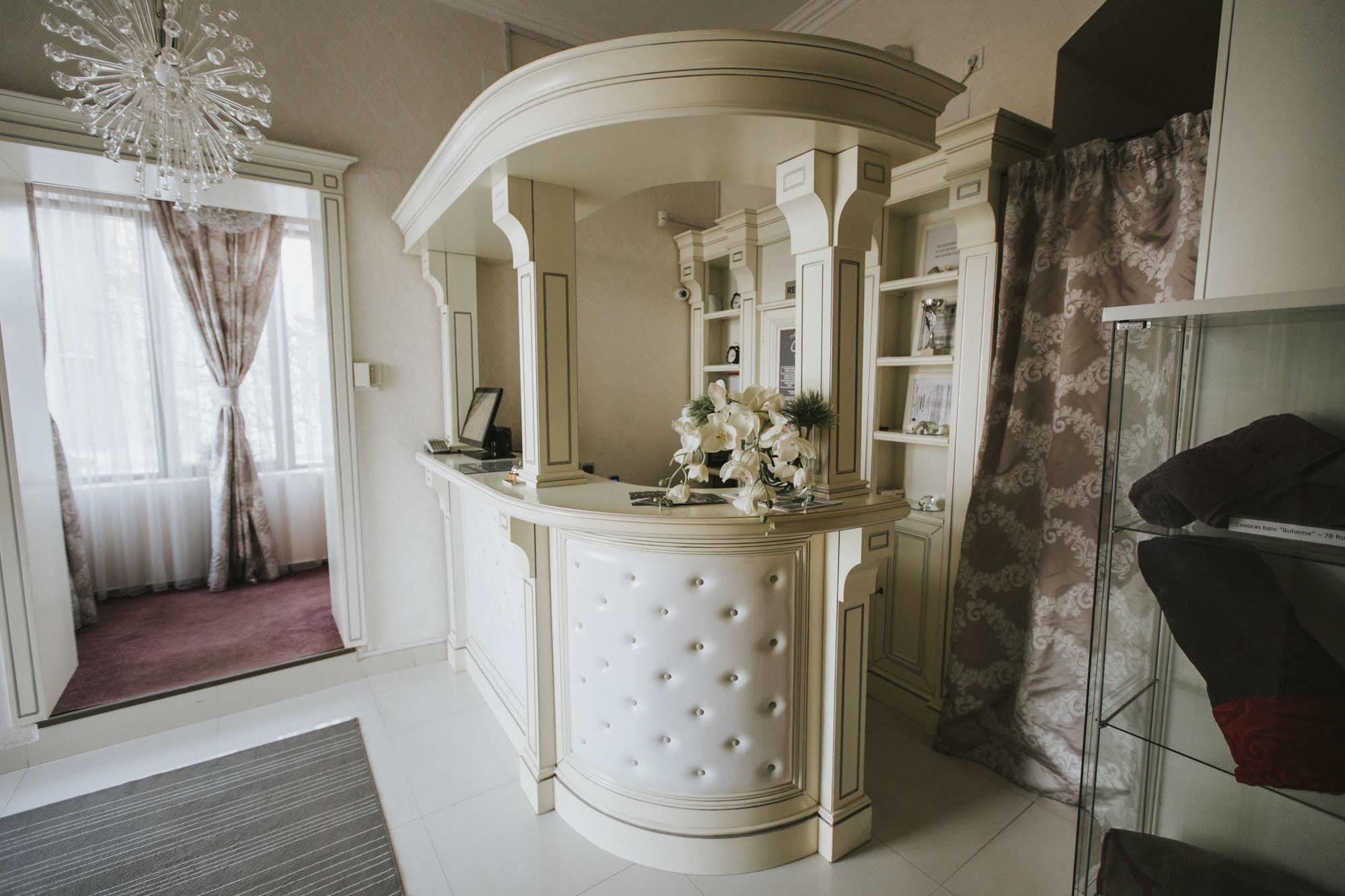 Vila Cornelia Букурещ Екстериор снимка